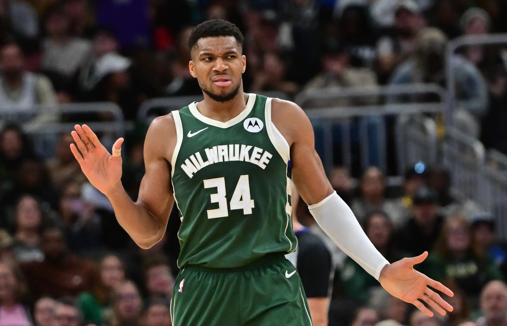 开云 (中国) 体育平台包含字母哥官方宣布出色防守新规，德国队引发争议！比赛高潮迭起的词条